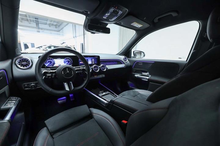 Hvid Mercedes EQB250+ fra 2026