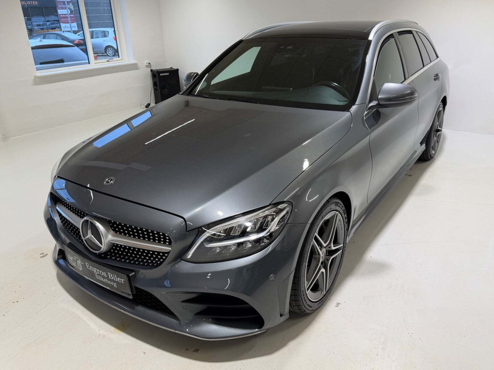 Grå Mercedes C220 d fra 2019