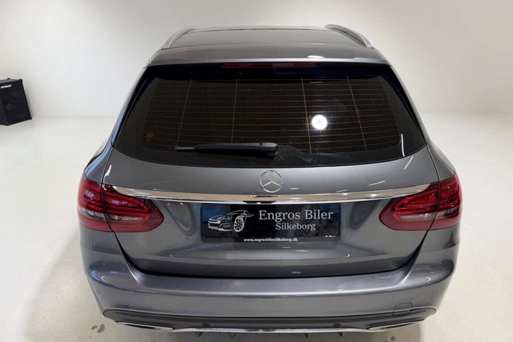 Grå Mercedes C220 d fra 2019