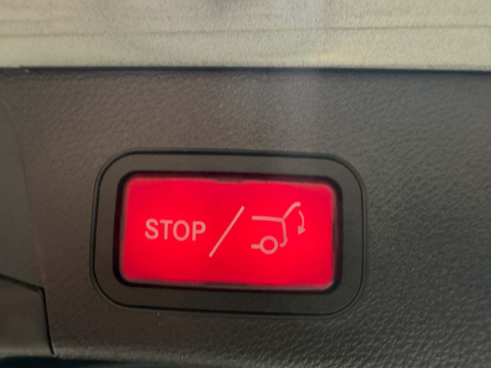 Grå Mercedes C220 d fra 2019