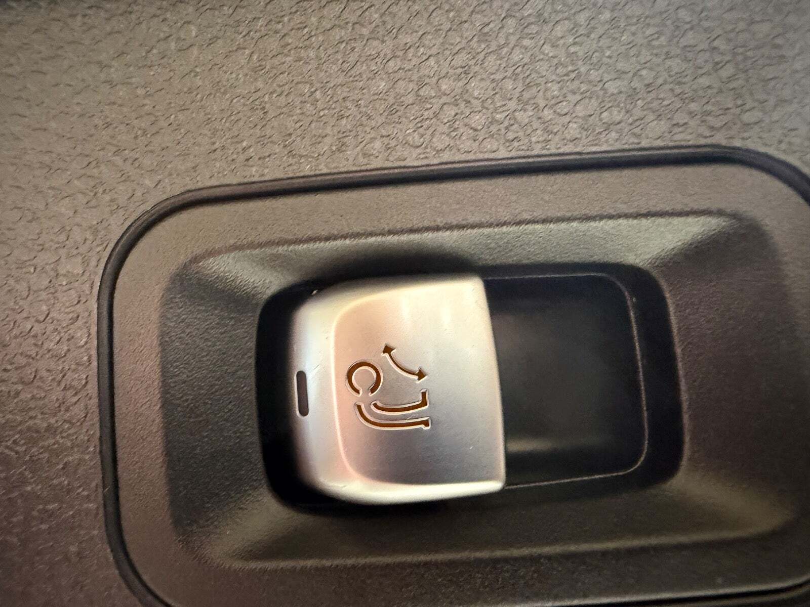 Grå Mercedes C220 d fra 2019