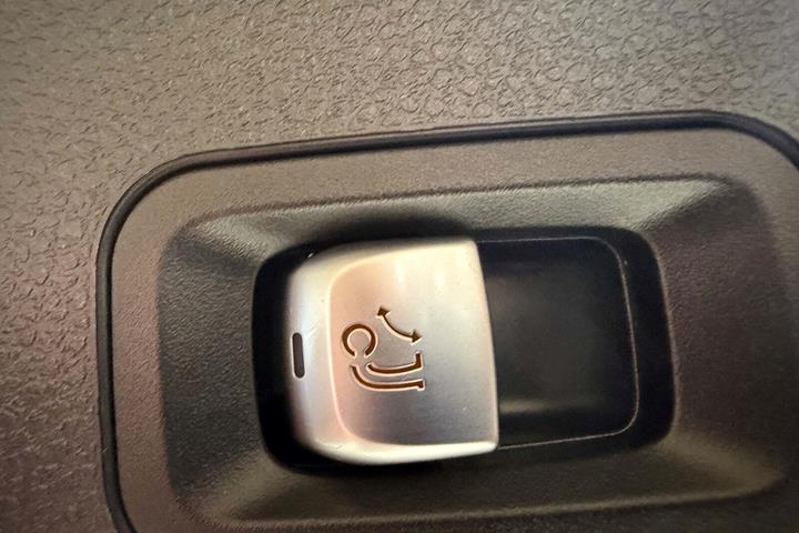 Grå Mercedes C220 d fra 2019