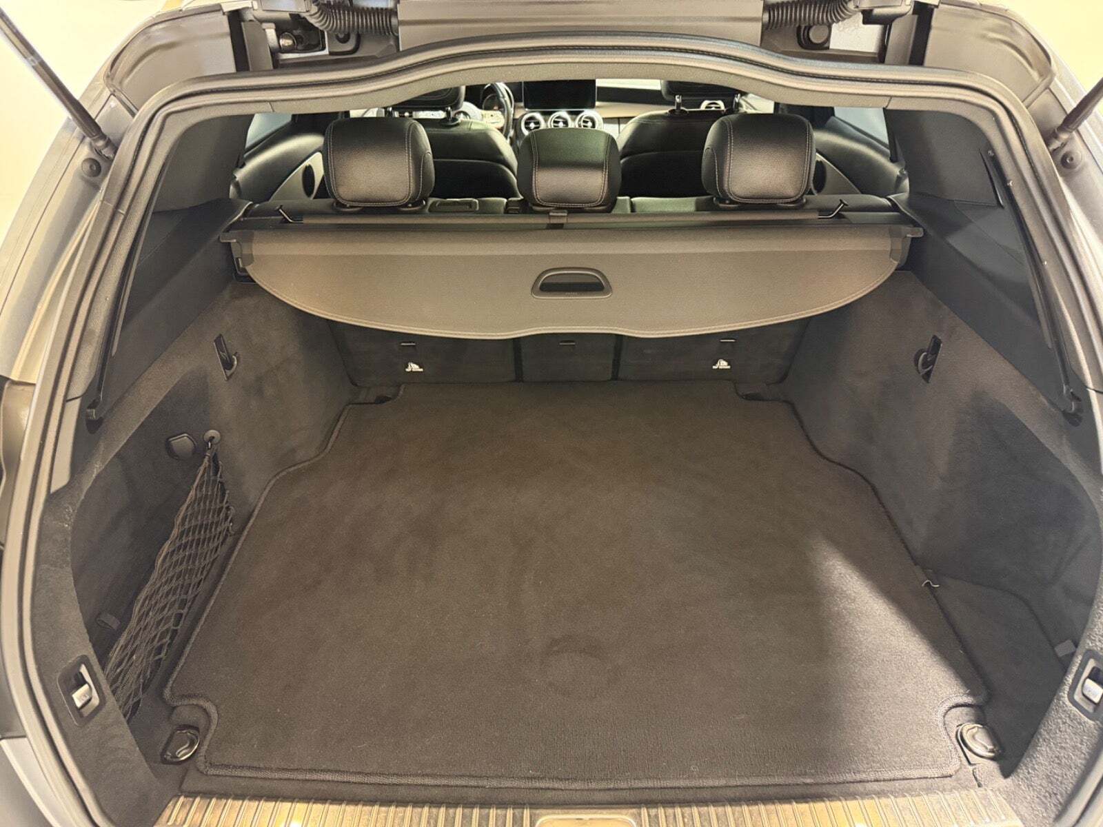 Grå Mercedes C220 d fra 2019