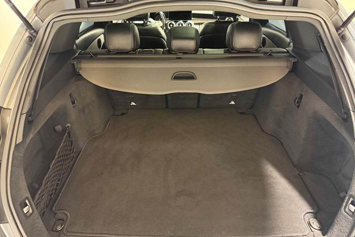 Grå Mercedes C220 d fra 2019