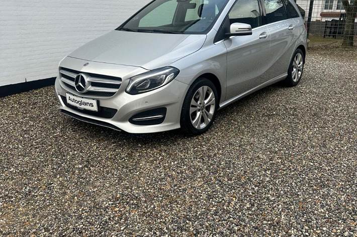 Sølv Mercedes B200 d fra 2017