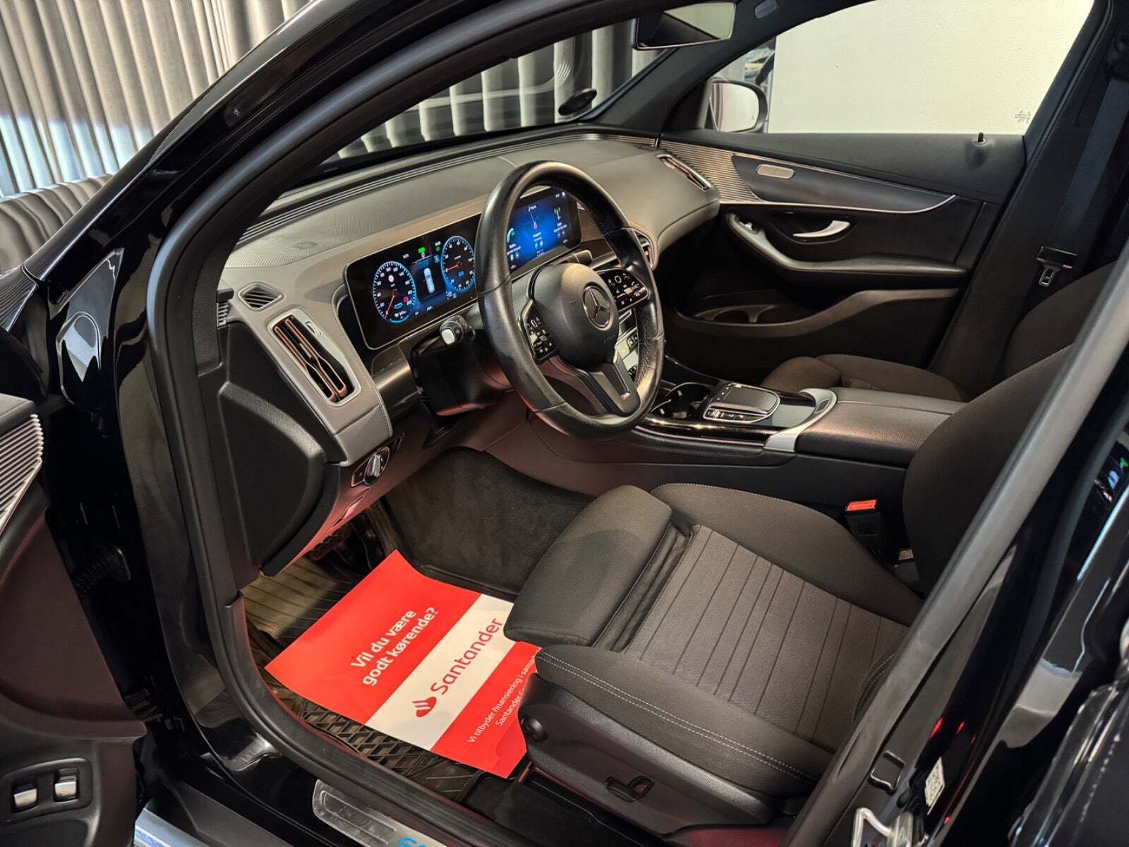Sort Mercedes EQC400 fra 2020