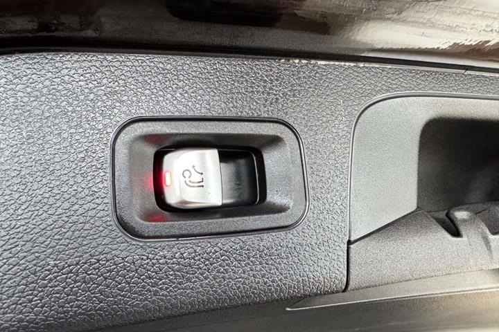 Sort Mercedes EQC400 fra 2020