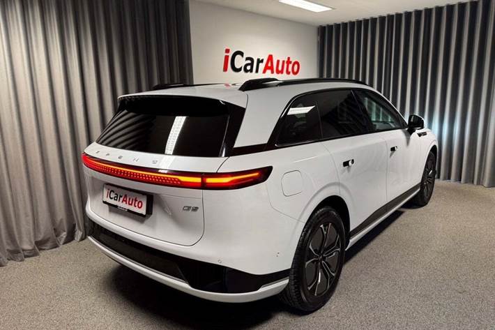 Hvid Xpeng G9 fra 2023