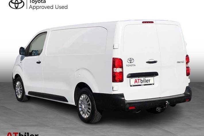 Hvid Toyota ProAce fra 2023