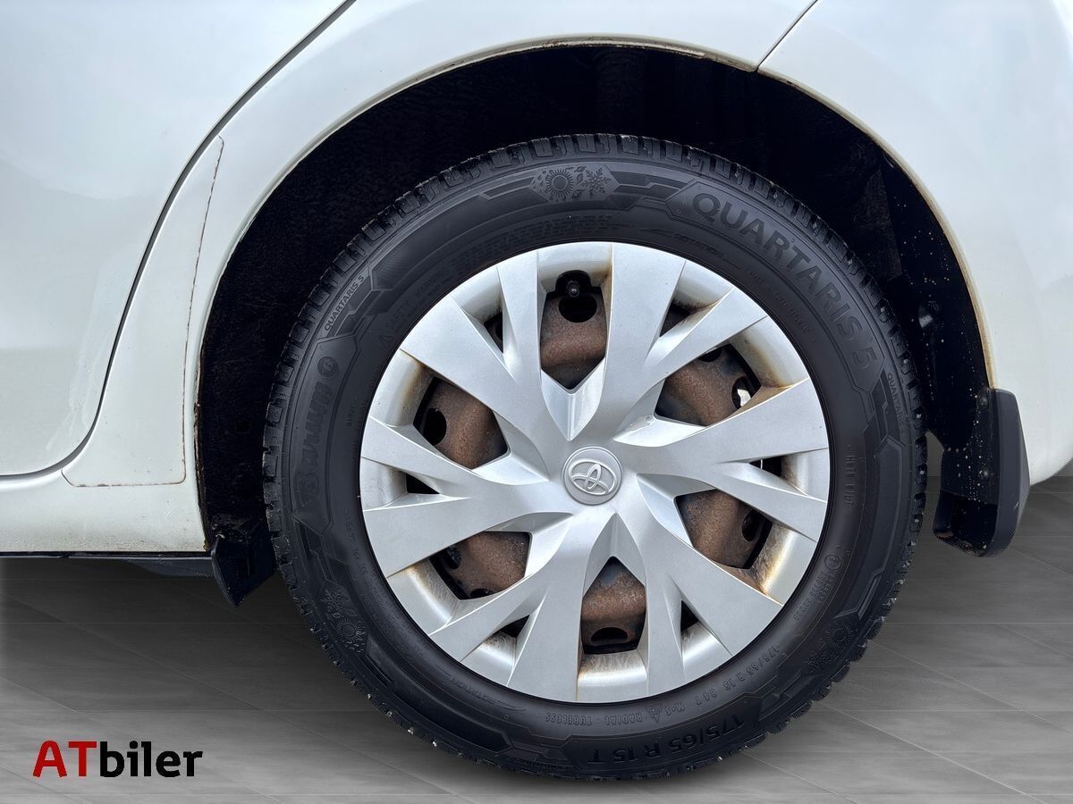 Hvid Toyota Yaris fra 2018