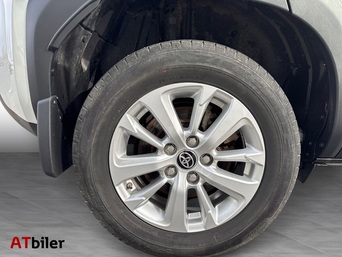 Hvid Toyota Yaris Cross fra 2023