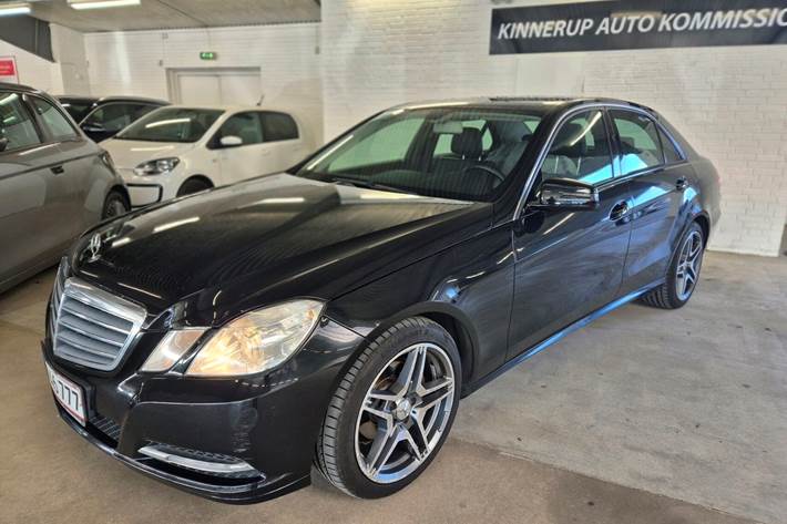 Sort Mercedes E220 d fra 2012