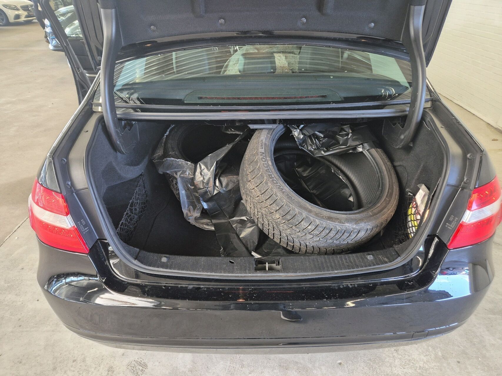 Sort Mercedes E220 d fra 2012