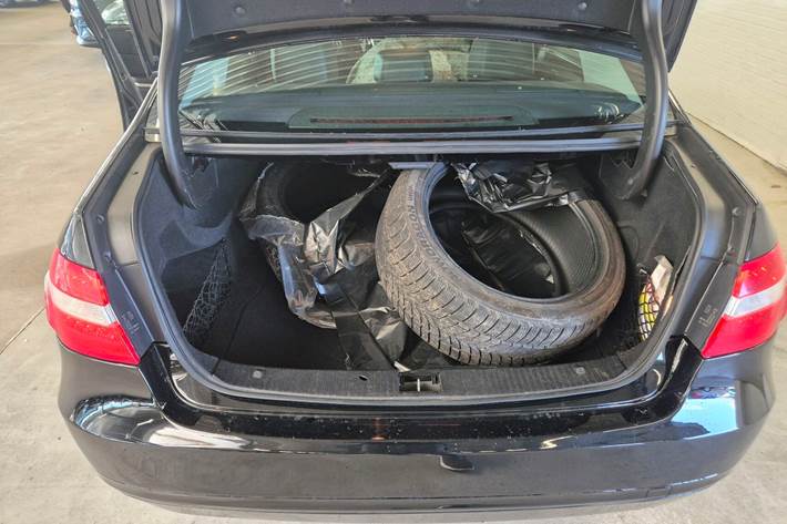 Sort Mercedes E220 d fra 2012