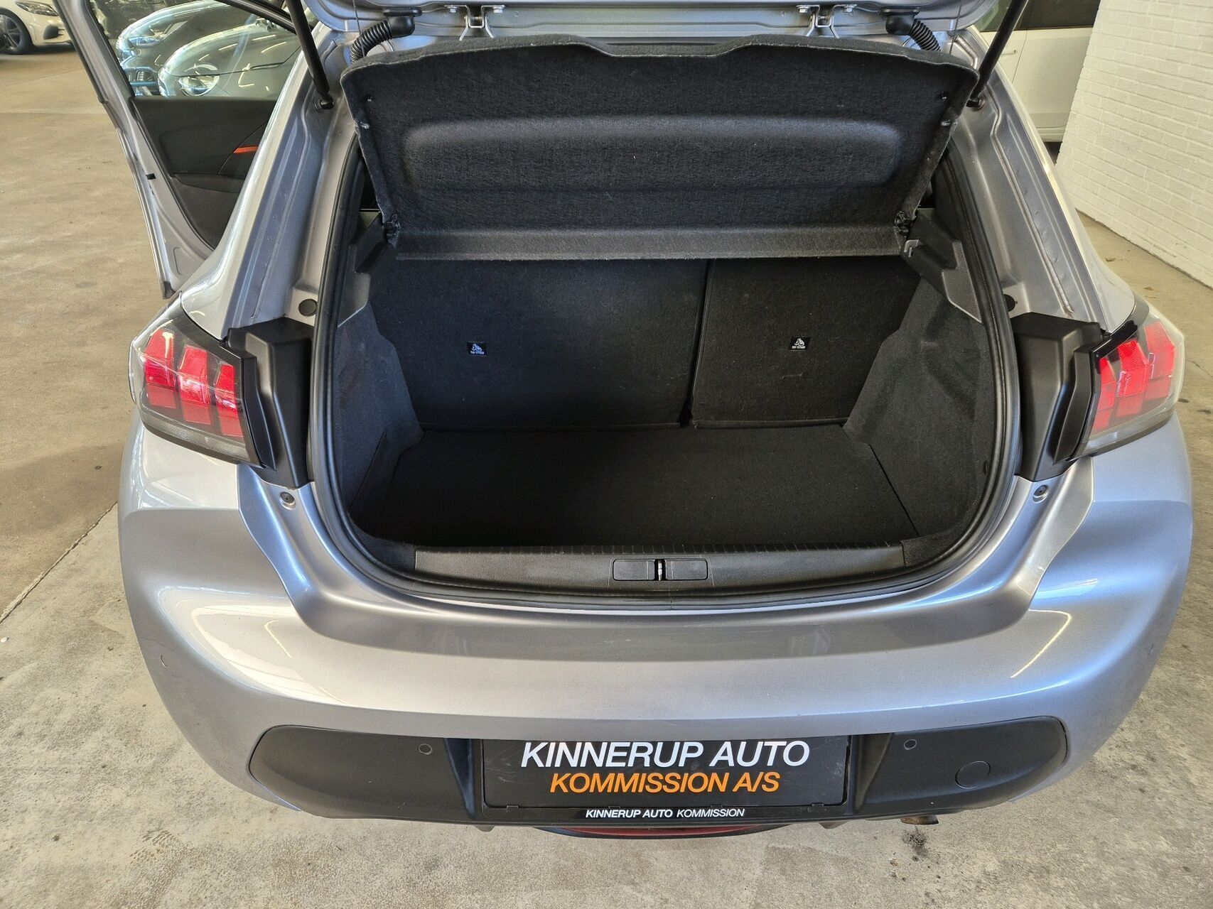 Sort Peugeot 208 fra 2020