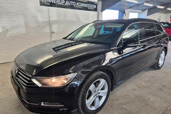 Sort VW Passat fra 2017