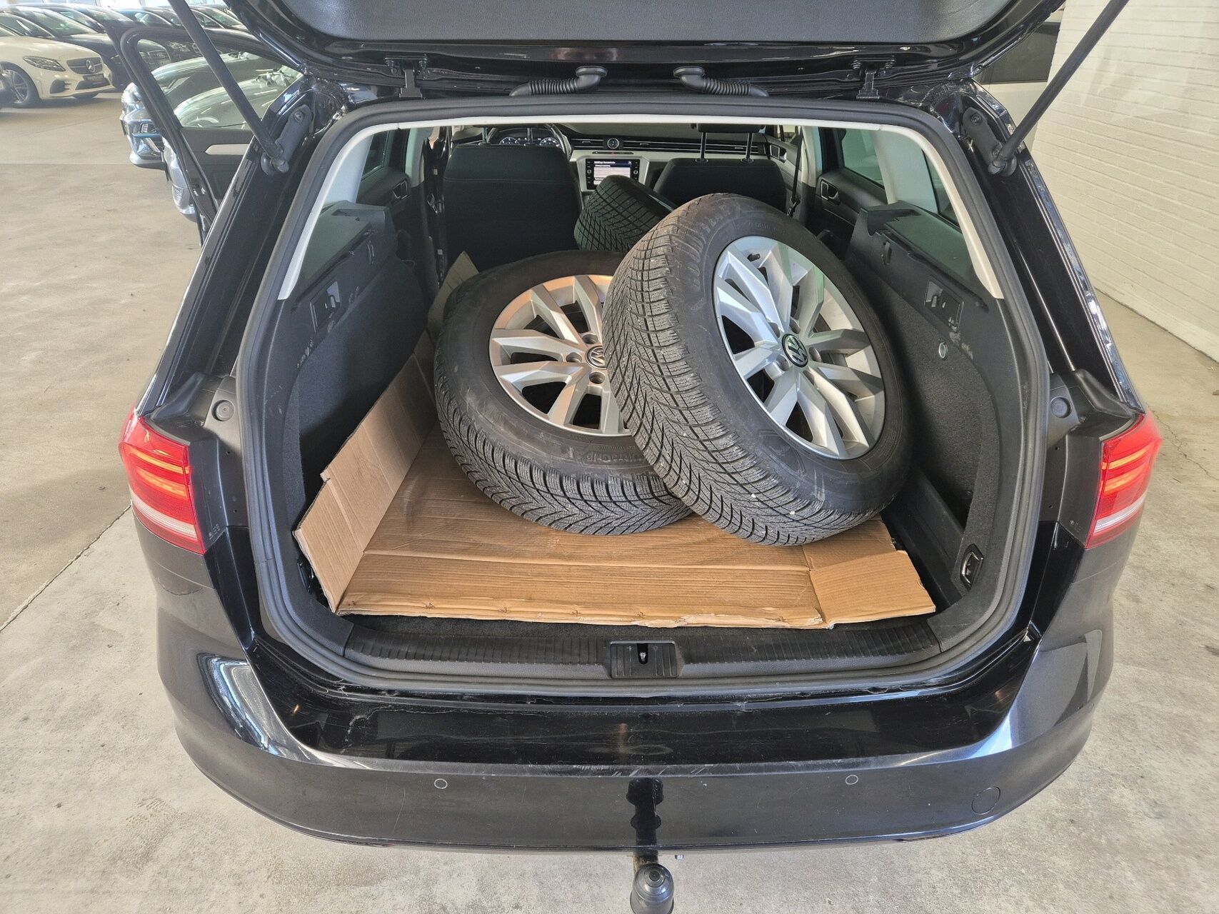 Sort VW Passat fra 2017