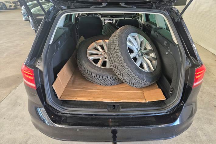 Sort VW Passat fra 2017