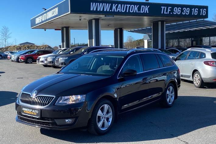 Sort Skoda Octavia fra 2015