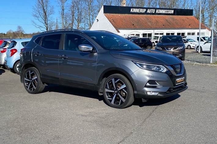 Grå Nissan Qashqai fra 2017
