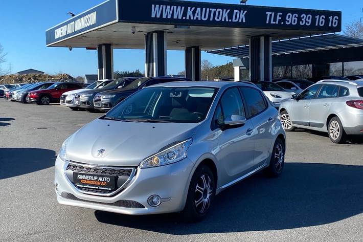 Sølv Peugeot 208 fra 2013