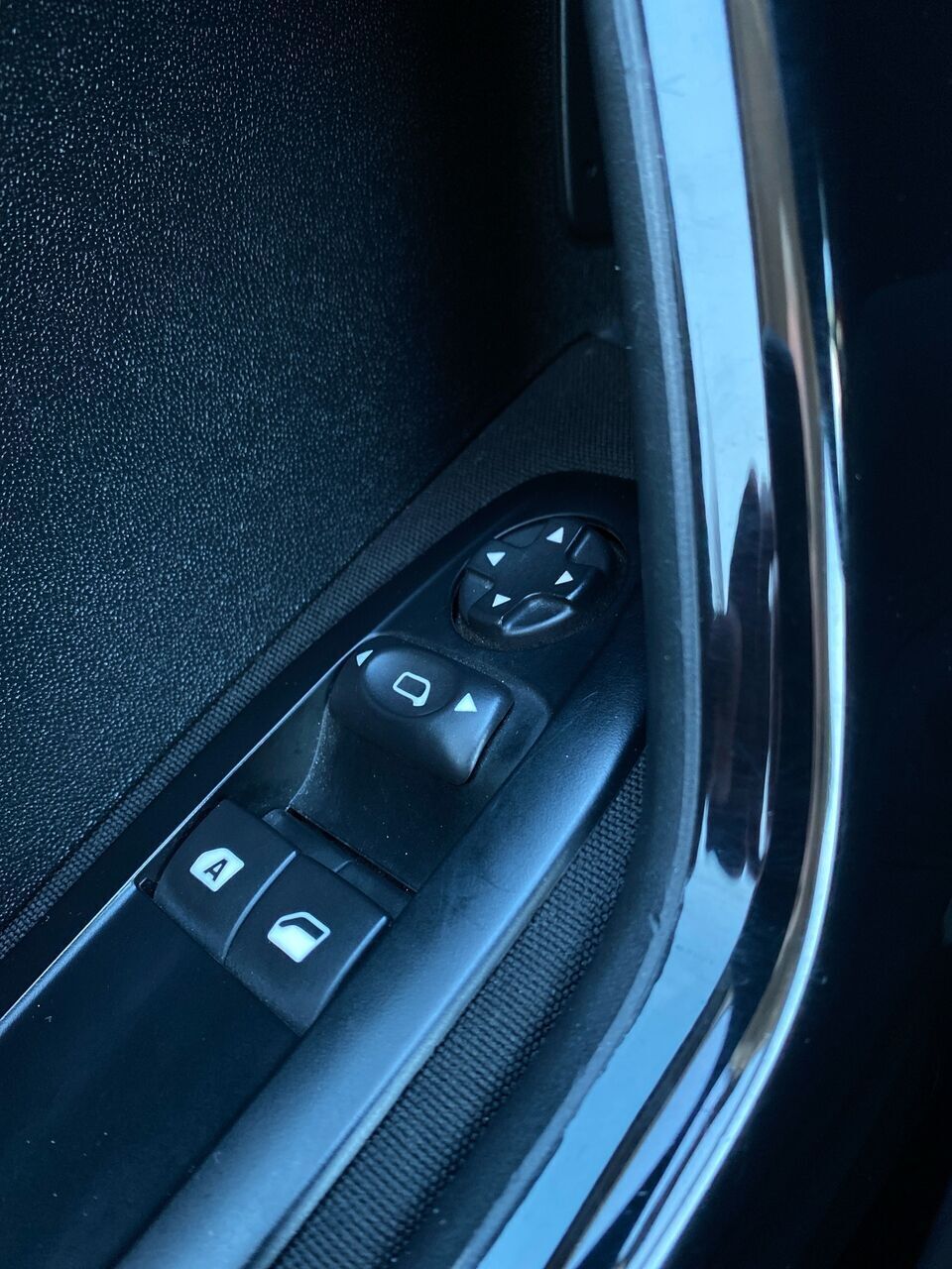 Sølv Peugeot 208 fra 2013