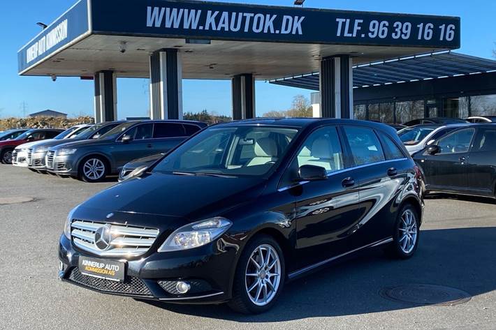 Sort Mercedes B180 d fra 2014