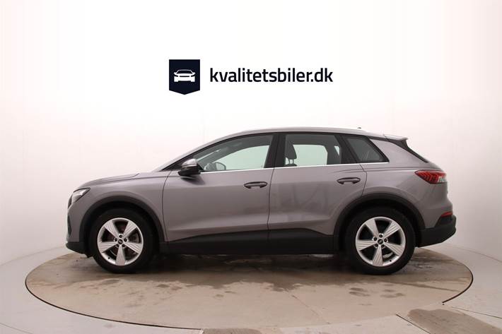 Grå Audi Q4 fra 2023