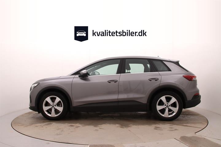 Grå Audi Q4 fra 2023