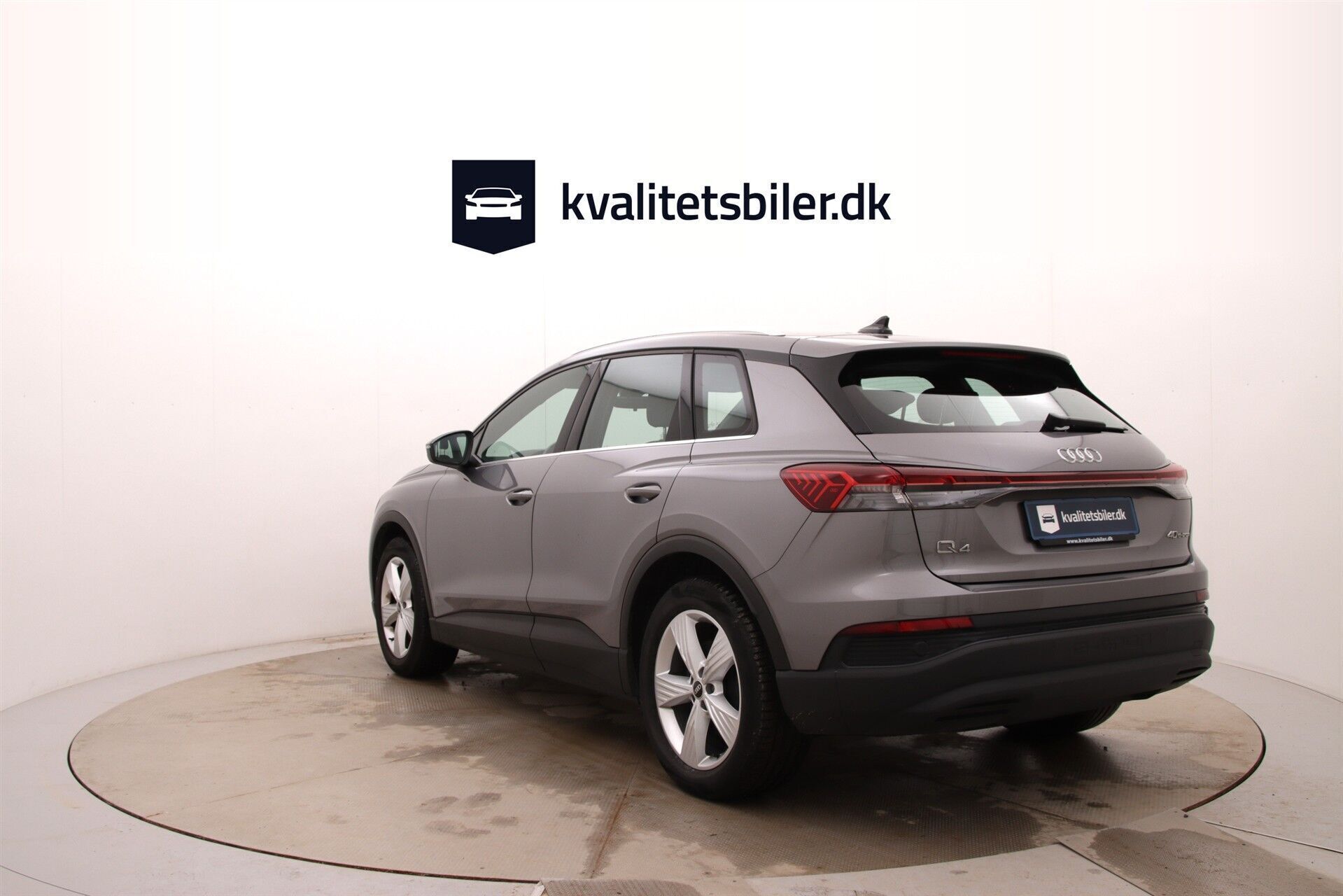 Grå Audi Q4 fra 2023
