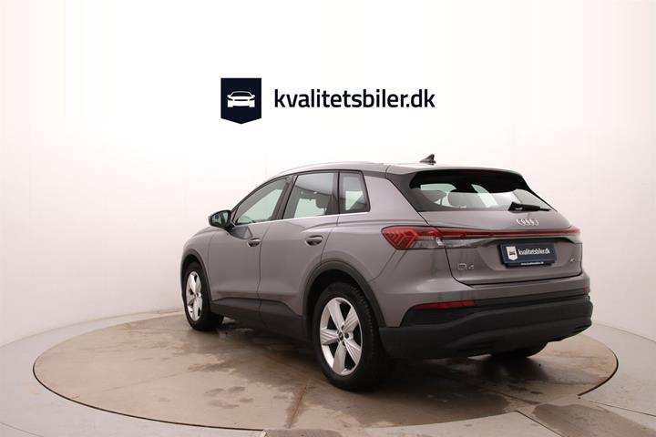 Grå Audi Q4 fra 2023