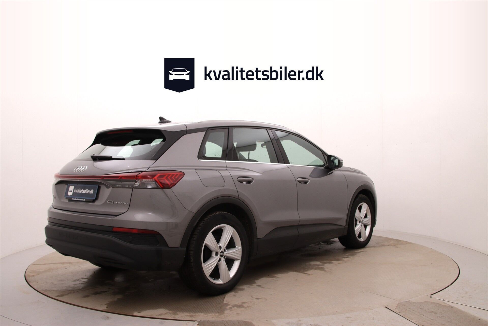 Grå Audi Q4 fra 2023
