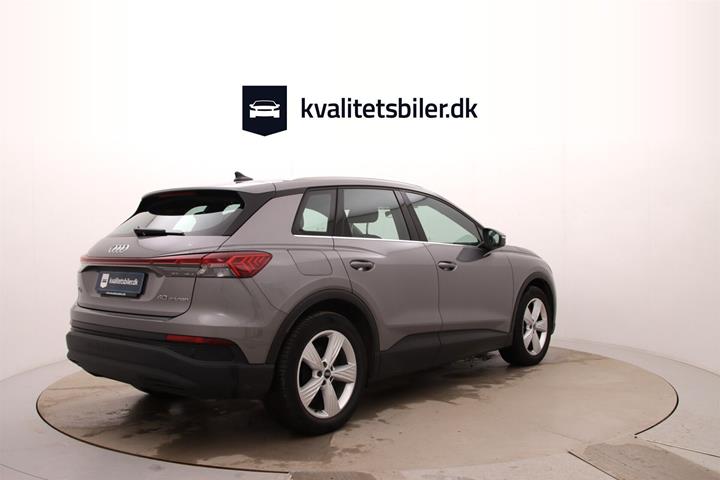 Grå Audi Q4 fra 2023