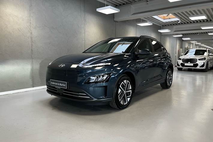 Blå Hyundai Kona fra 2023