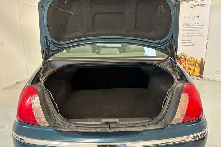 Grøn Rover 75 fra 2000 set udefra