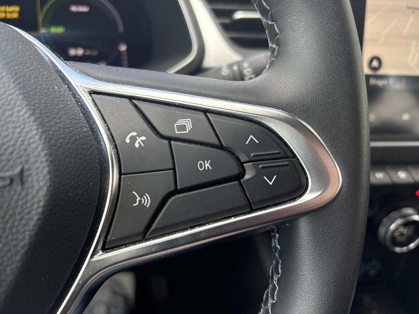 Grå Renault Captur fra 2022