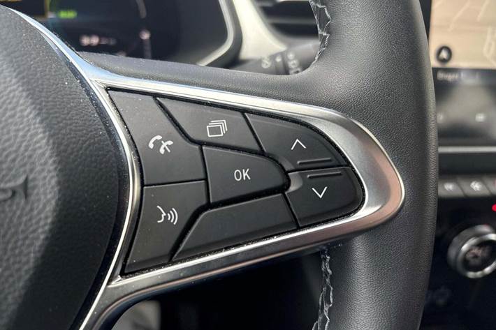 Grå Renault Captur fra 2022