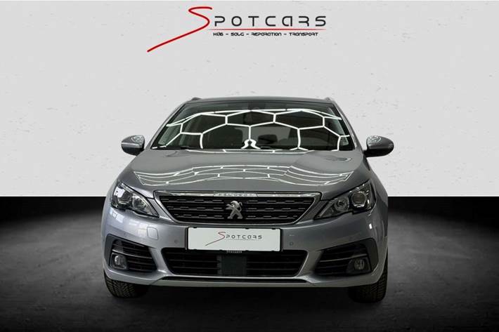 Sølv Peugeot 308 fra 2018