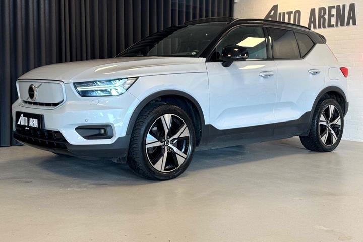 Grå Volvo XC40 fra 2021 set udefra