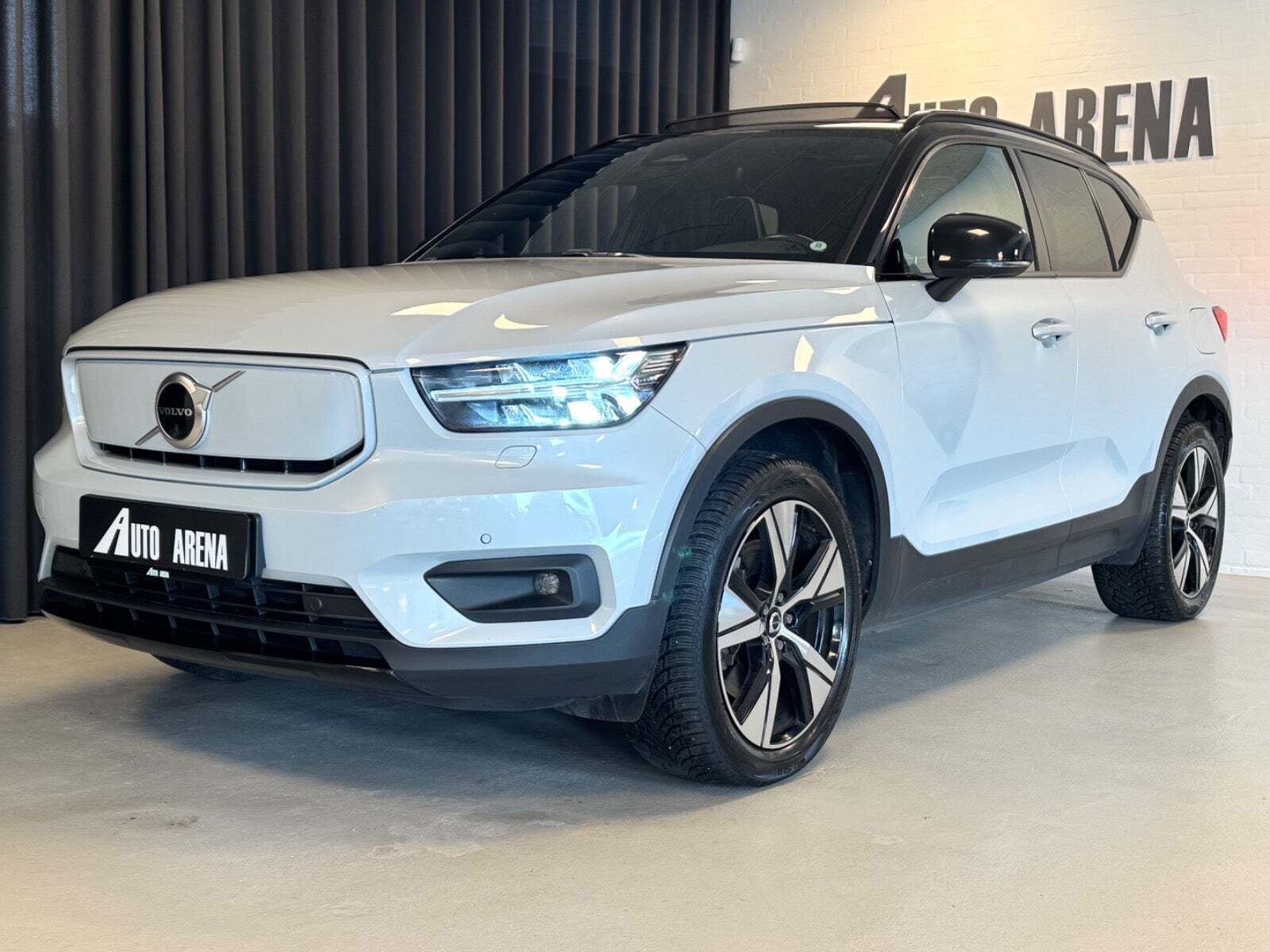 Grå Volvo XC40 fra 2021