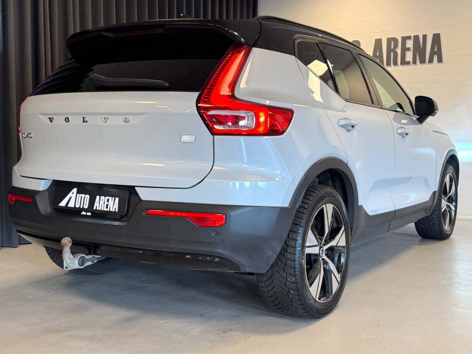 Grå Volvo XC40 fra 2021