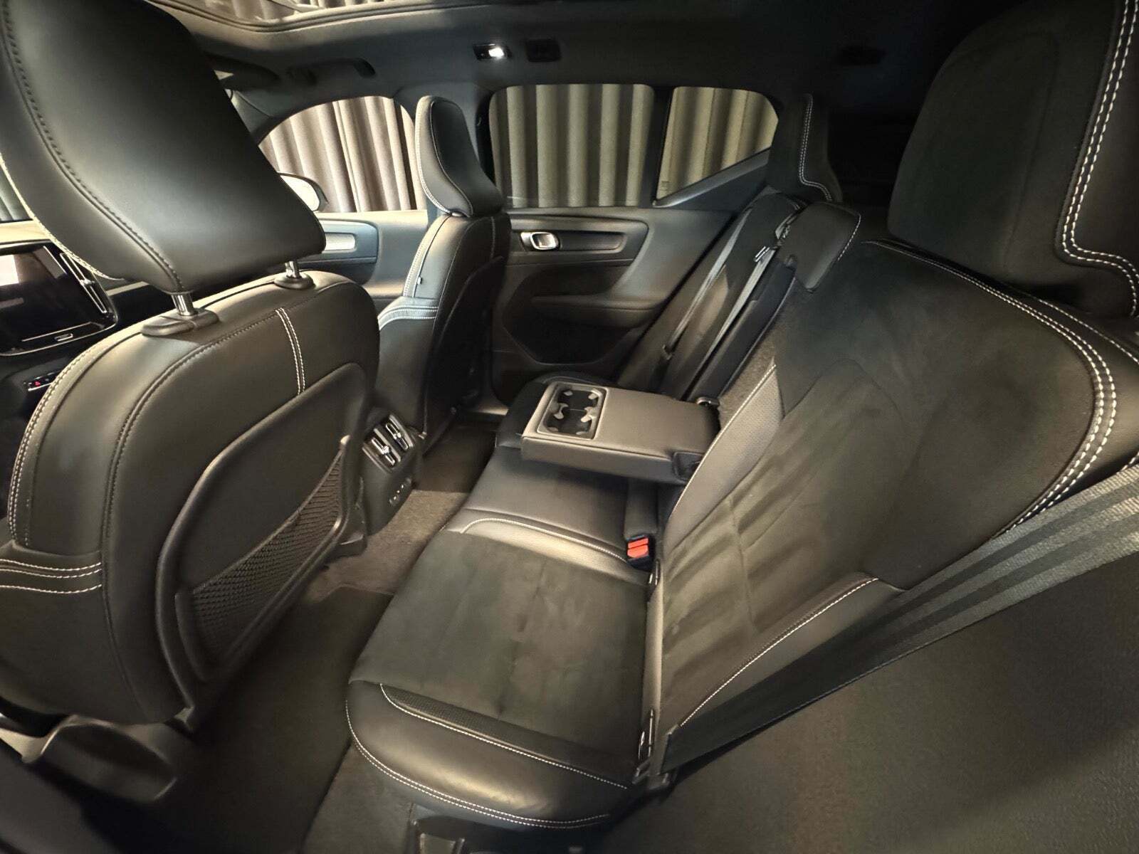 Grå Volvo XC40 fra 2021