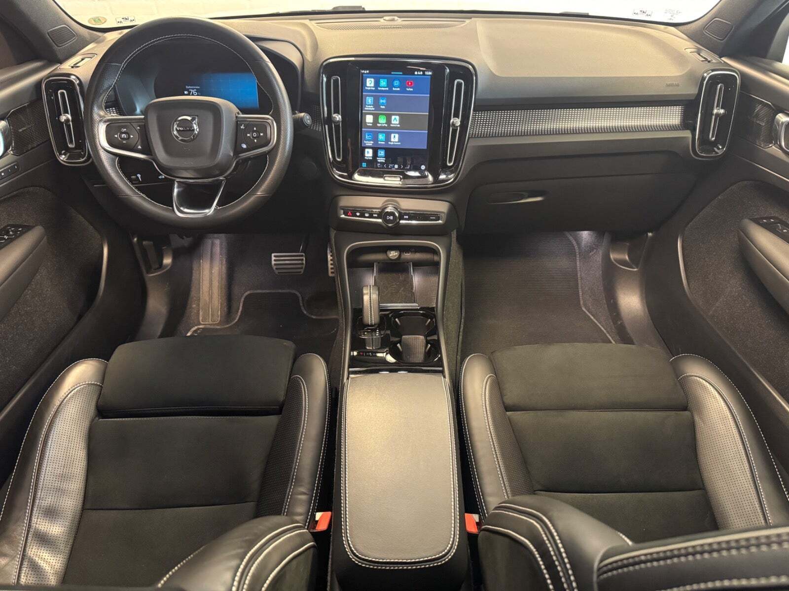 Grå Volvo XC40 fra 2021