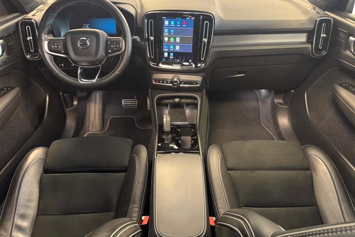 Grå Volvo XC40 fra 2021