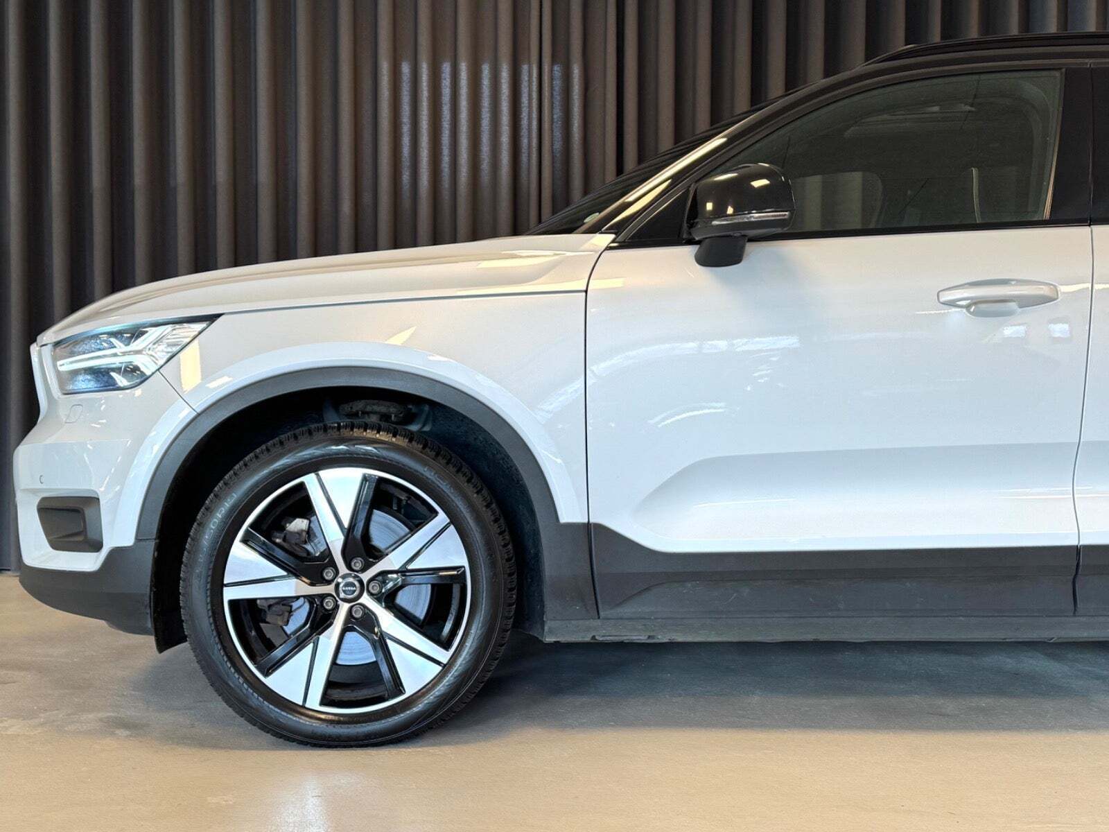 Grå Volvo XC40 fra 2021