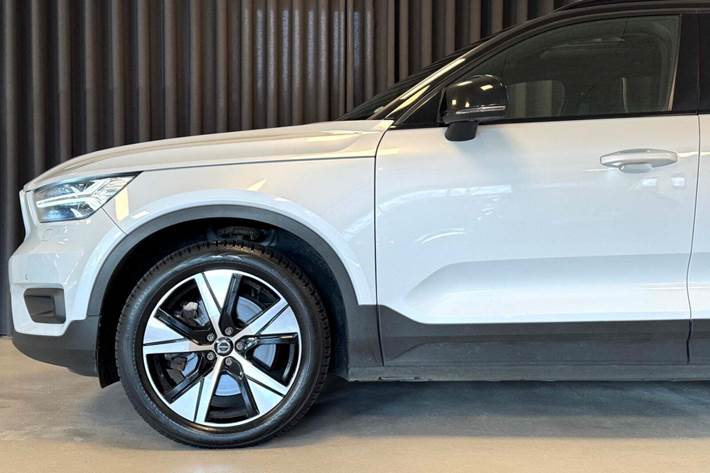 Grå Volvo XC40 fra 2021