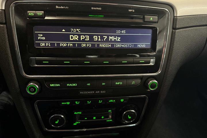 Sort Skoda Superb fra 2009