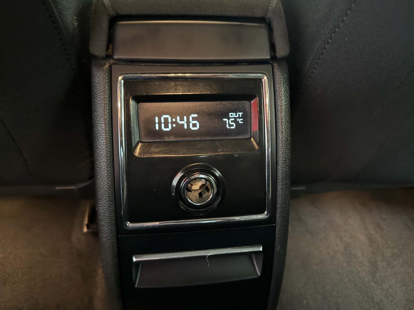 Sort Skoda Superb fra 2009
