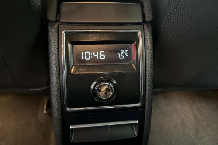 Sort Skoda Superb fra 2009