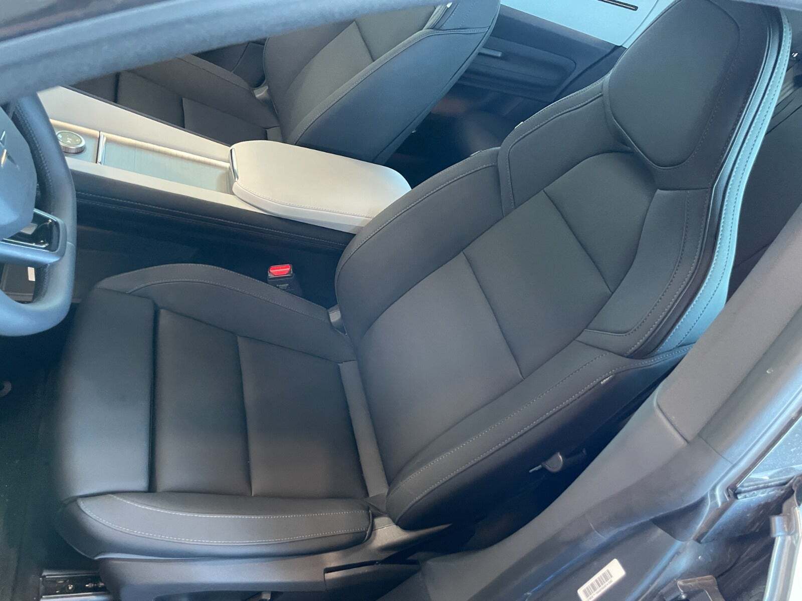 Grå Polestar 4 fra 2024